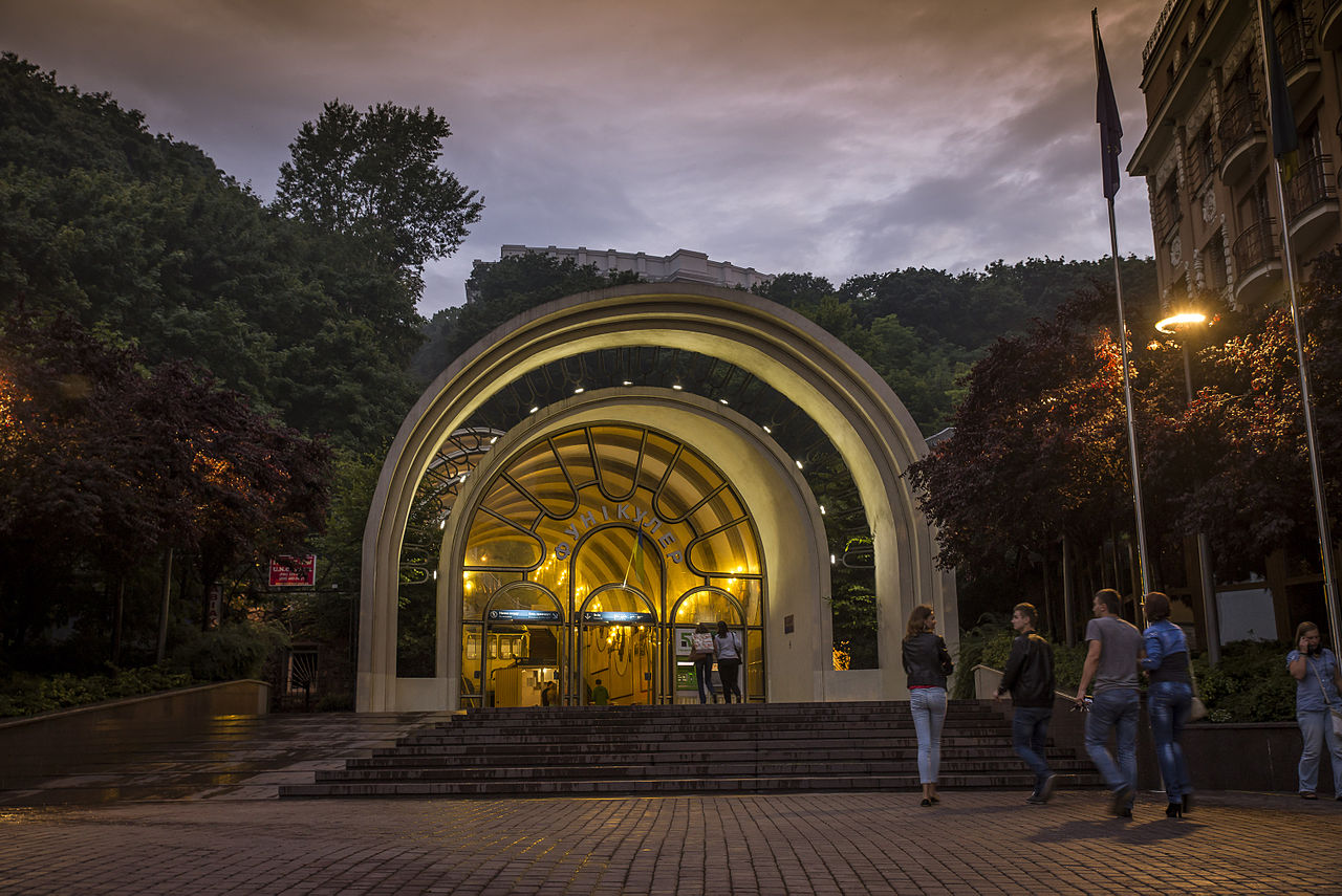 kyiv-funicular-bottom-evening.jpg